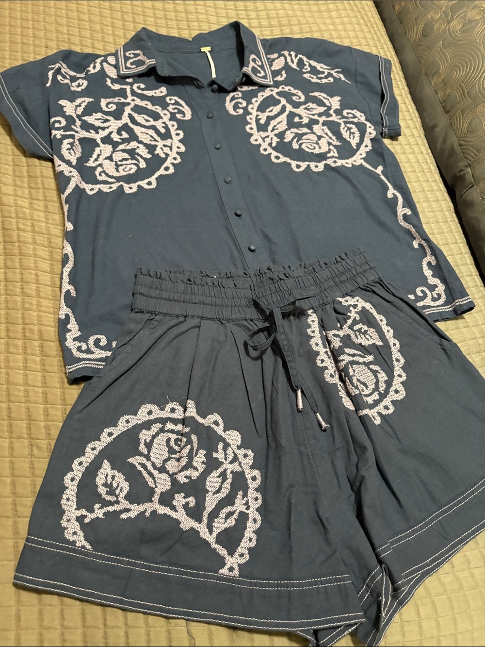 Two-Piece Navy Short Set with White Rose Motif